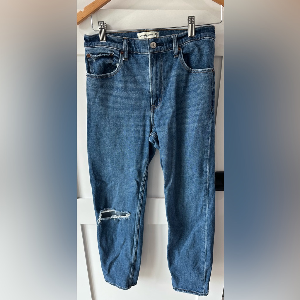Abercrombie & Fitch Jeans Women's Size 6/28 Crop High Rise Mom Distressed